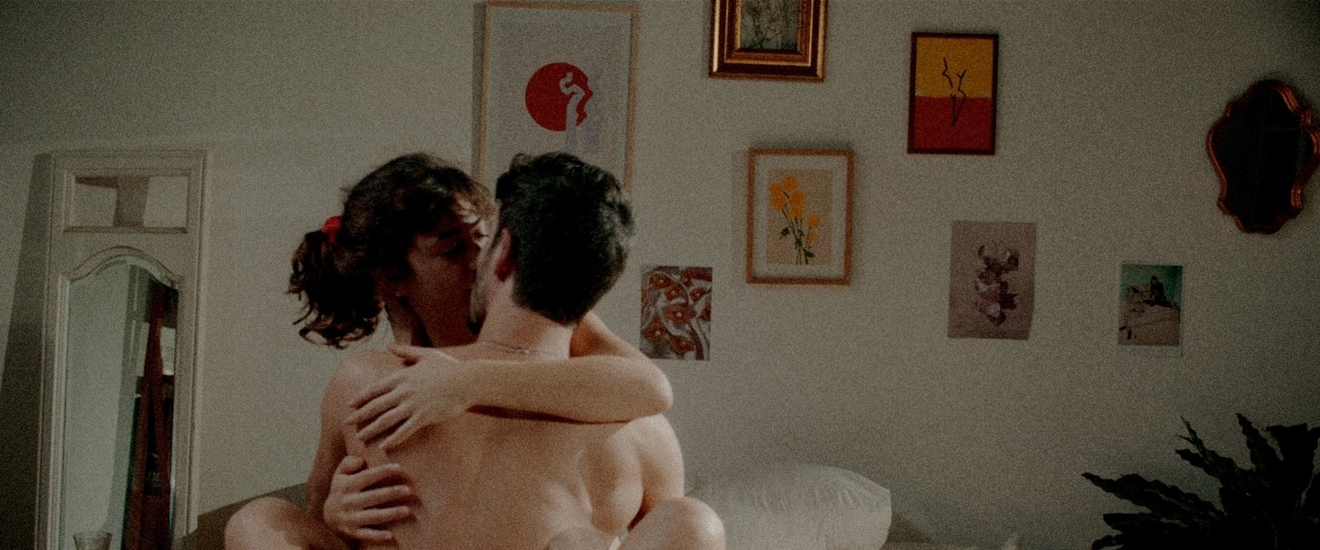 دانلود فیلم All Eyes Off Me 2021 (همه چشم‌ها به من 2021) بدون سانسور با زیرنویس فارسی