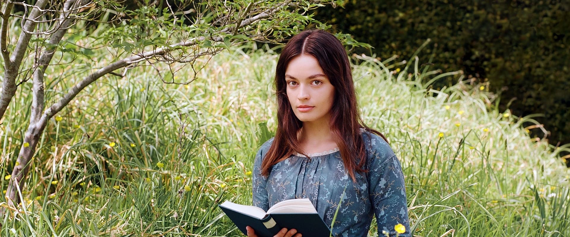 دانلود فیلم Emily 2022 (امیلی 2022) بدون سانسور با زیرنویس فارسی