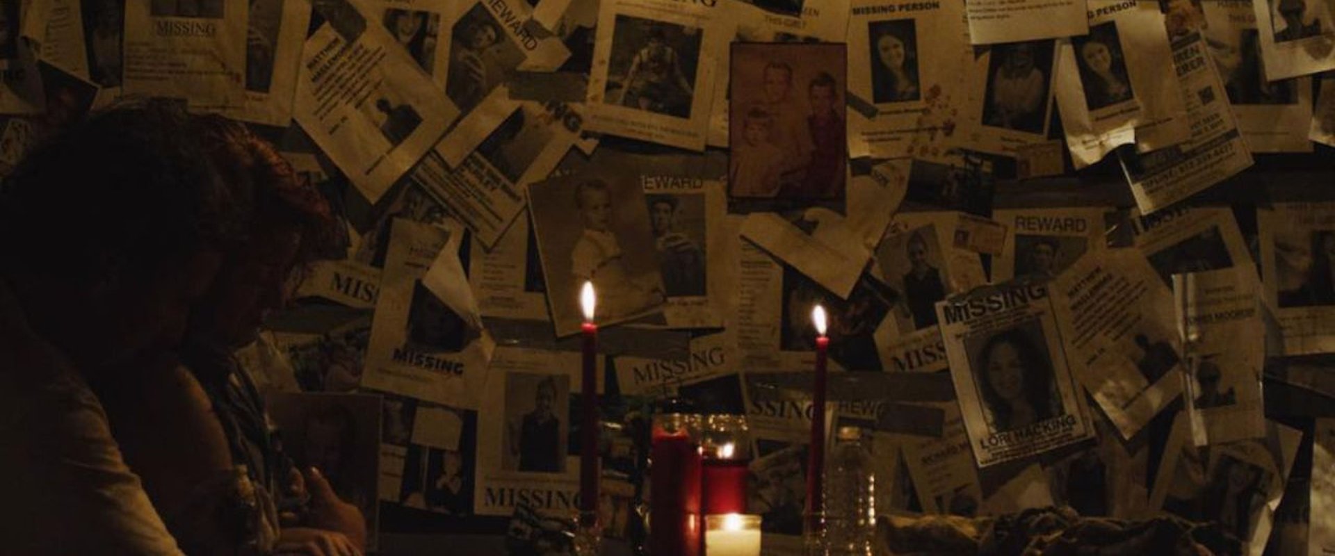 دانلود فیلم At Night Comes Wolves 2021 (گرگ ها شب بیرون می آیند 2021) بدون سانسور با زیرنویس فارسی