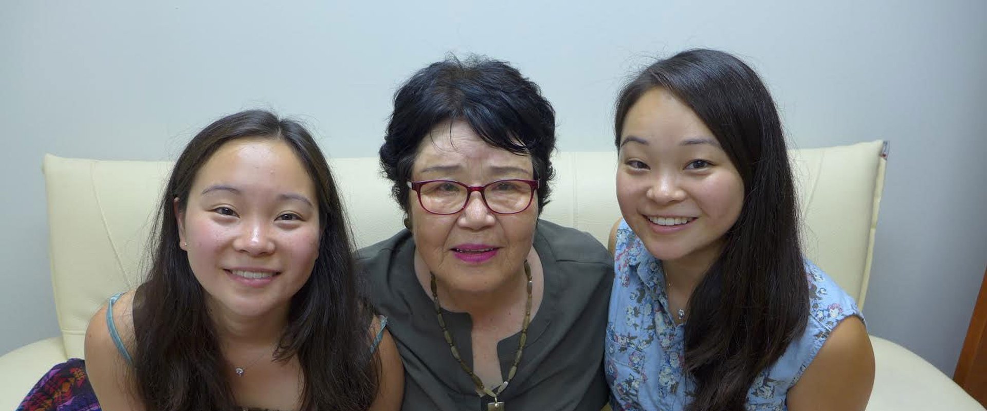 دانلود فیلم Twinsters 2015 (دوقلوها 2015) بدون سانسور با زیرنویس فارسی