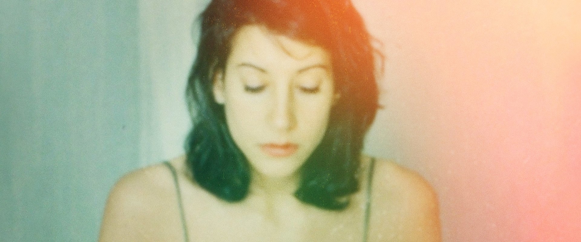 دانلود مستند 32 Pills: My Sister’s Suicide 2017 (۳۲ قرص: خودکشی خواهرم 2017) بدون سانسور با زیرنویس فارسی