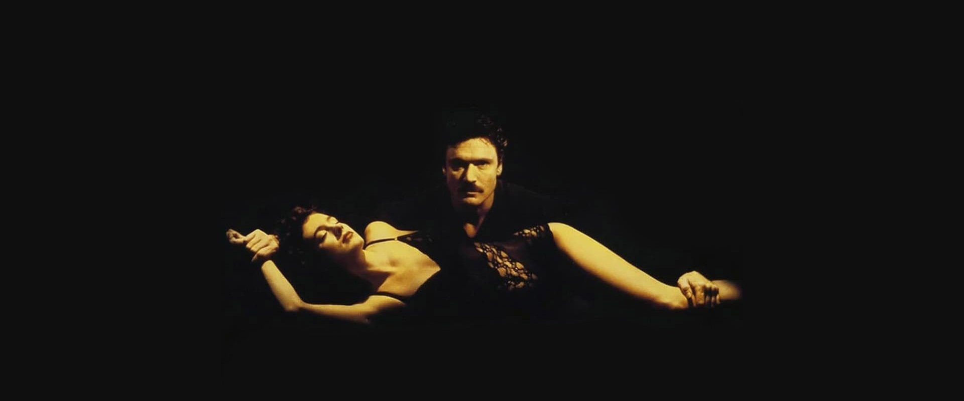 دانلود فیلم Love Crimes 1992 (جنایات عاشقانه 1992) بدون سانسور با زیرنویس فارسی