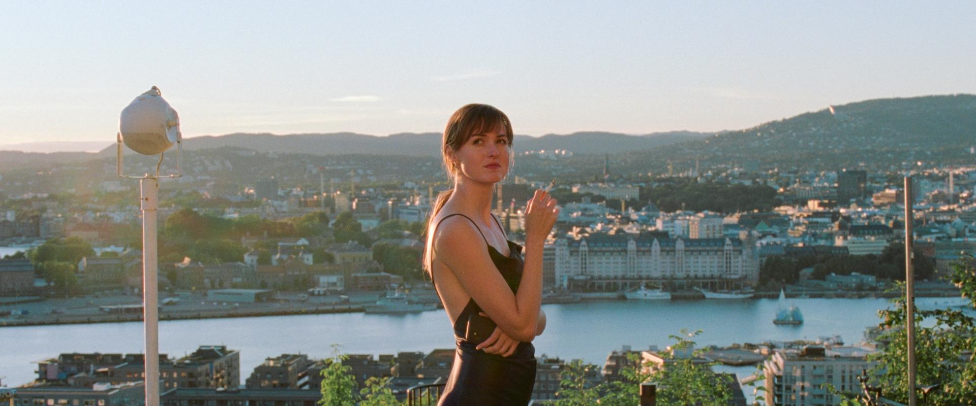 دانلود فیلم The Worst Person in the World 2021 (بدترین آدم دنیا 2021) بدون سانسور با زیرنویس فارسی