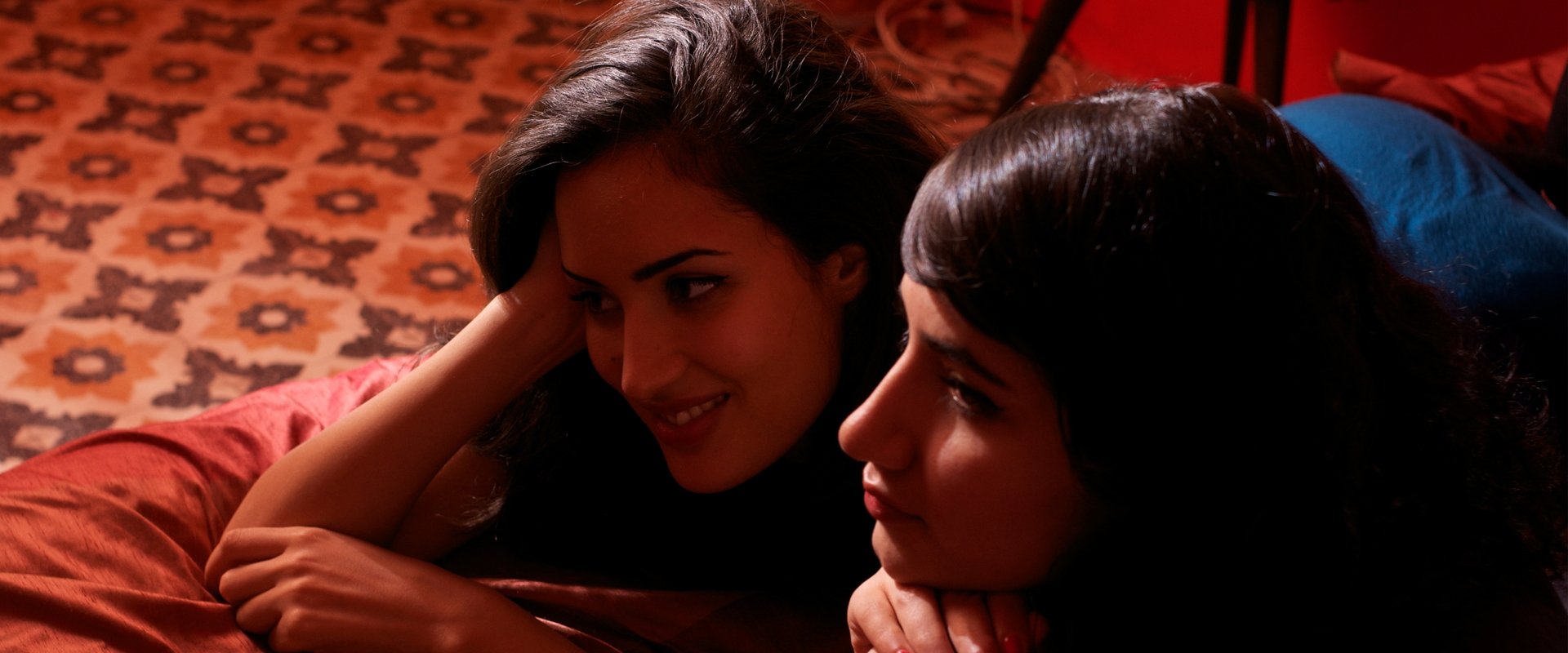 دانلود فیلم Circumstance 2011 (شرایط 2011) بدون سانسور با زیرنویس فارسی