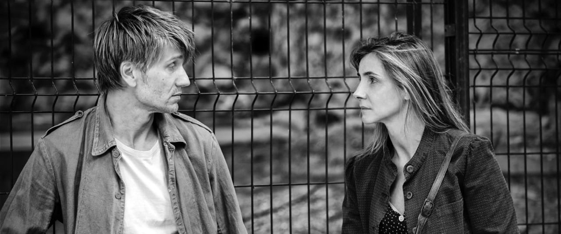 دانلود فیلم In the Shadow of Women 2015 (در سایه زنان 2015) بدون سانسور با زیرنویس فارسی