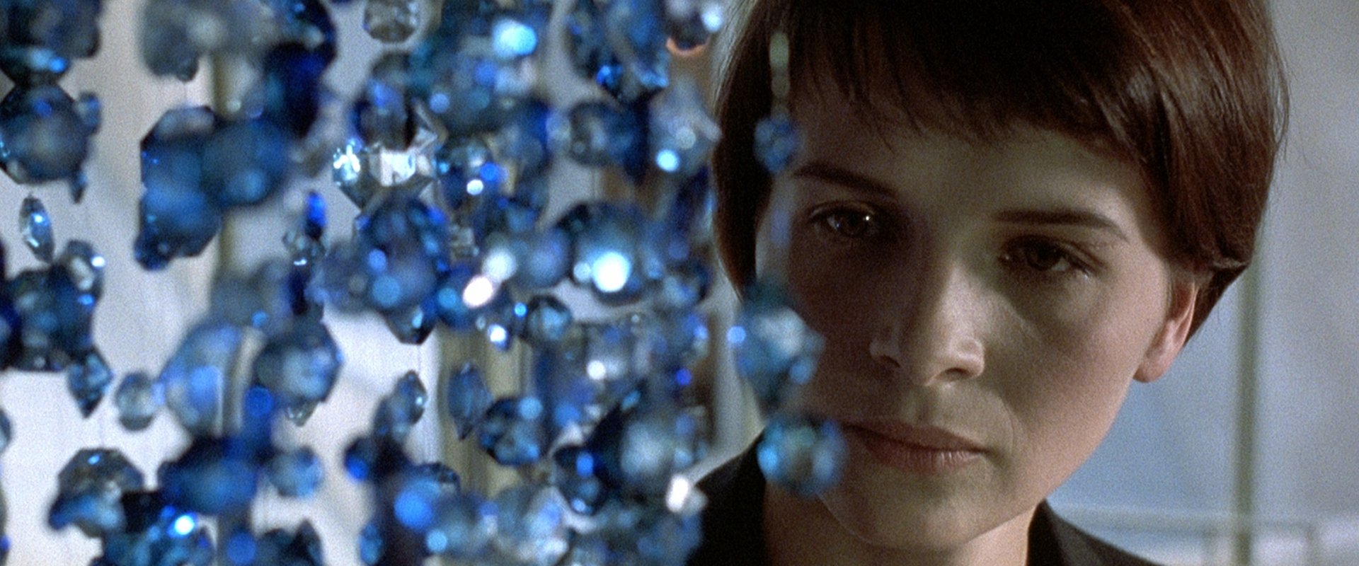 دانلود فیلم Three Colors: Blue 1993 (سه رنگ: آبی 1993) بدون سانسور با زیرنویس فارسی