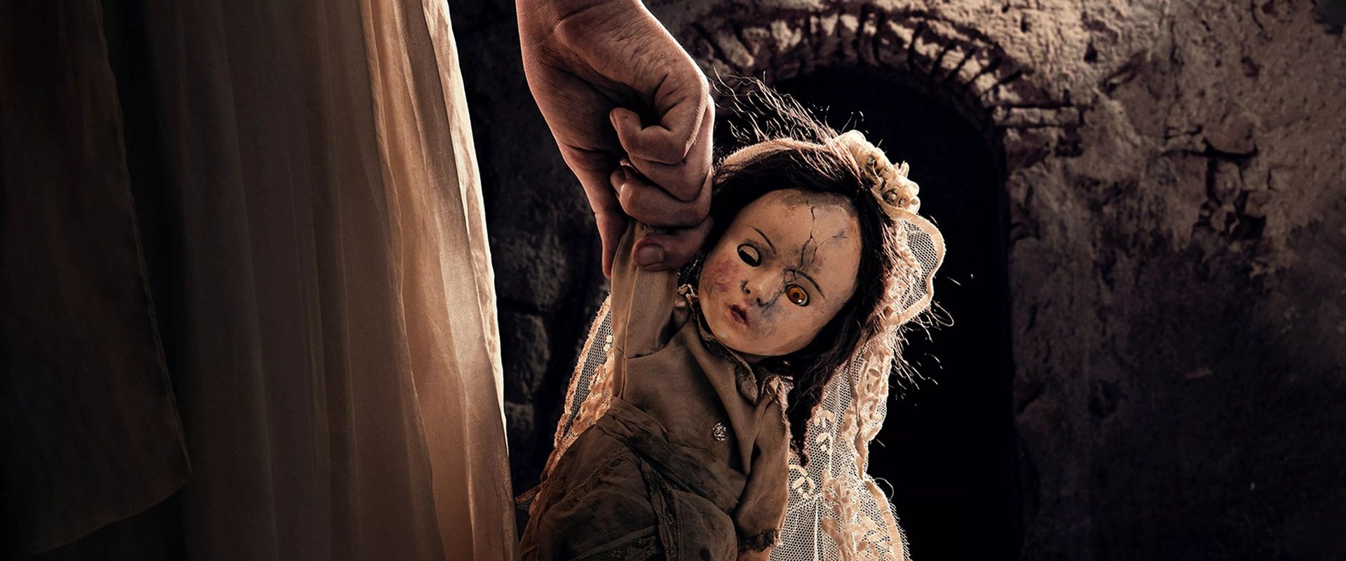 دانلود فیلم The Communion Girl 2022 (دختر اهل دعا 2022) بدون سانسور با زیرنویس فارسی