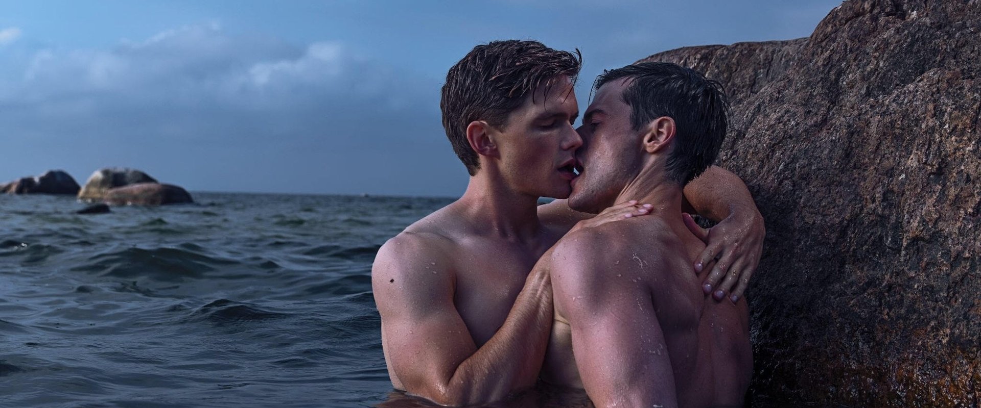 دانلود فیلم Firebird 2021 (پرنده آتشین 2021) بدون سانسور با زیرنویس فارسی