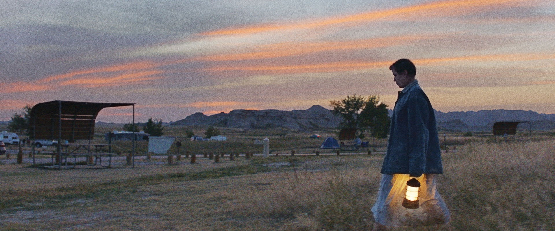 دانلود فیلم Nomadland 2020 (سرزمین خانه‌به‌دوش‌ها 2020) بدون سانسور با زیرنویس فارسی