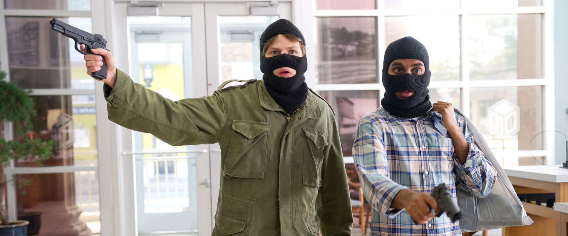 دانلود فیلم 30 Minutes or Less 2011 (۳۰ دقیقه یا کمتر 2011) بدون سانسور با زیرنویس فارسی